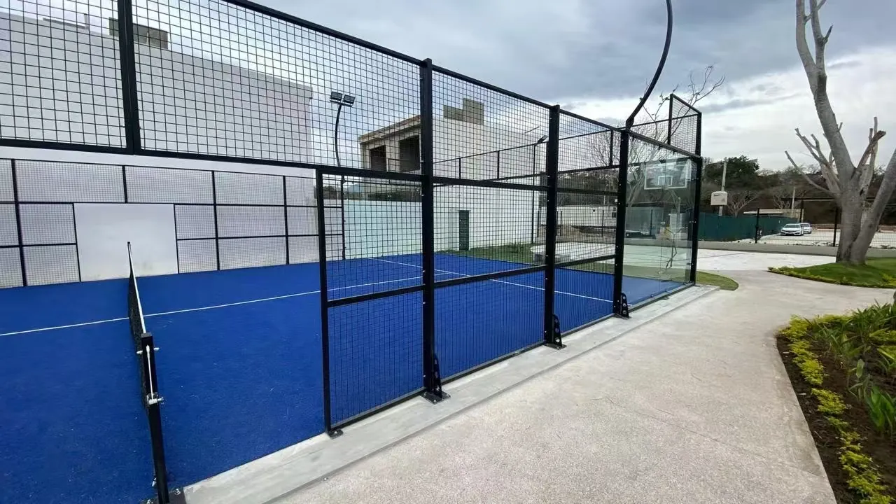 Fertiger Blauer Court